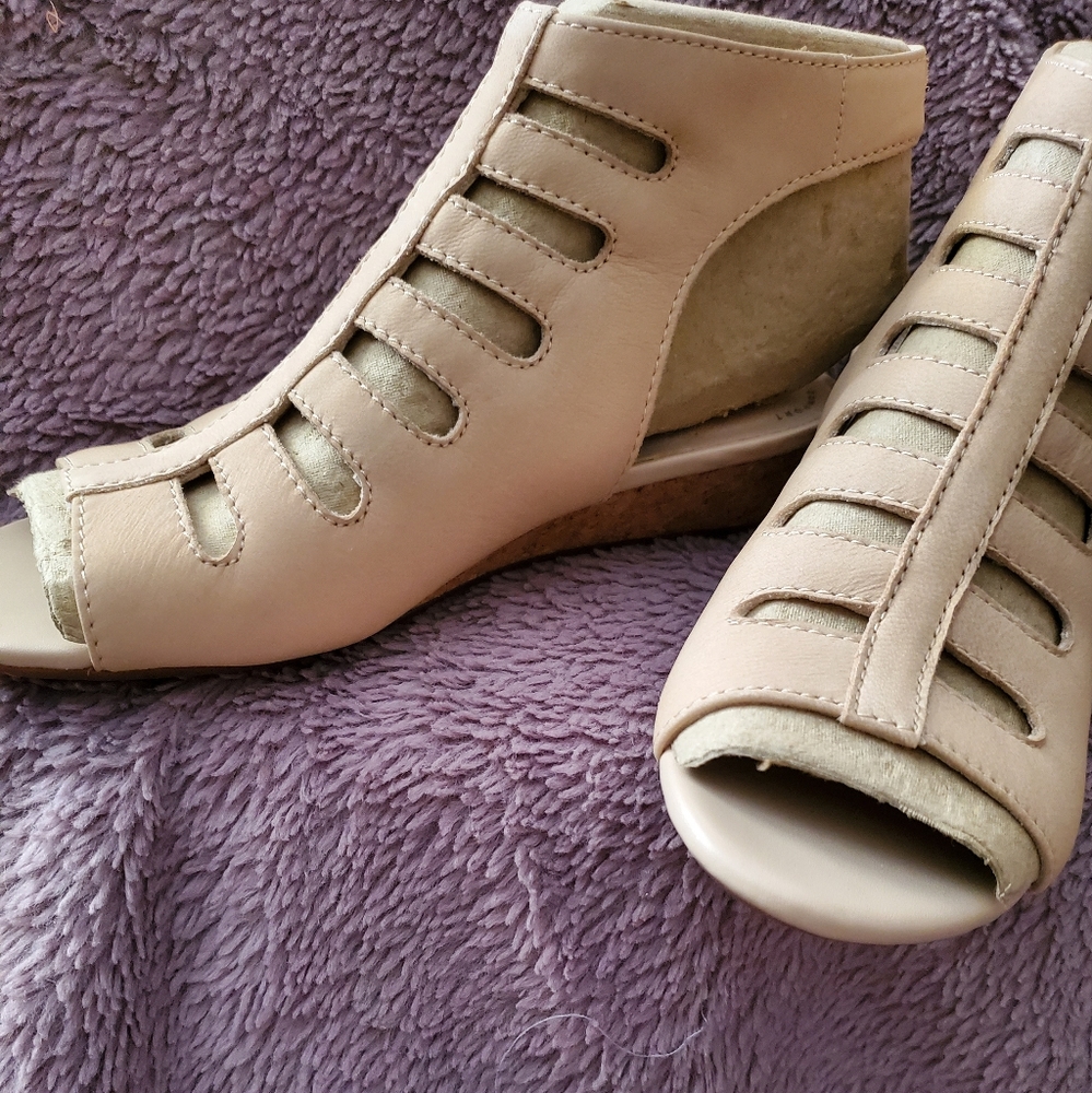 Clarks leather wedge sandal. - Picture 4 of 5